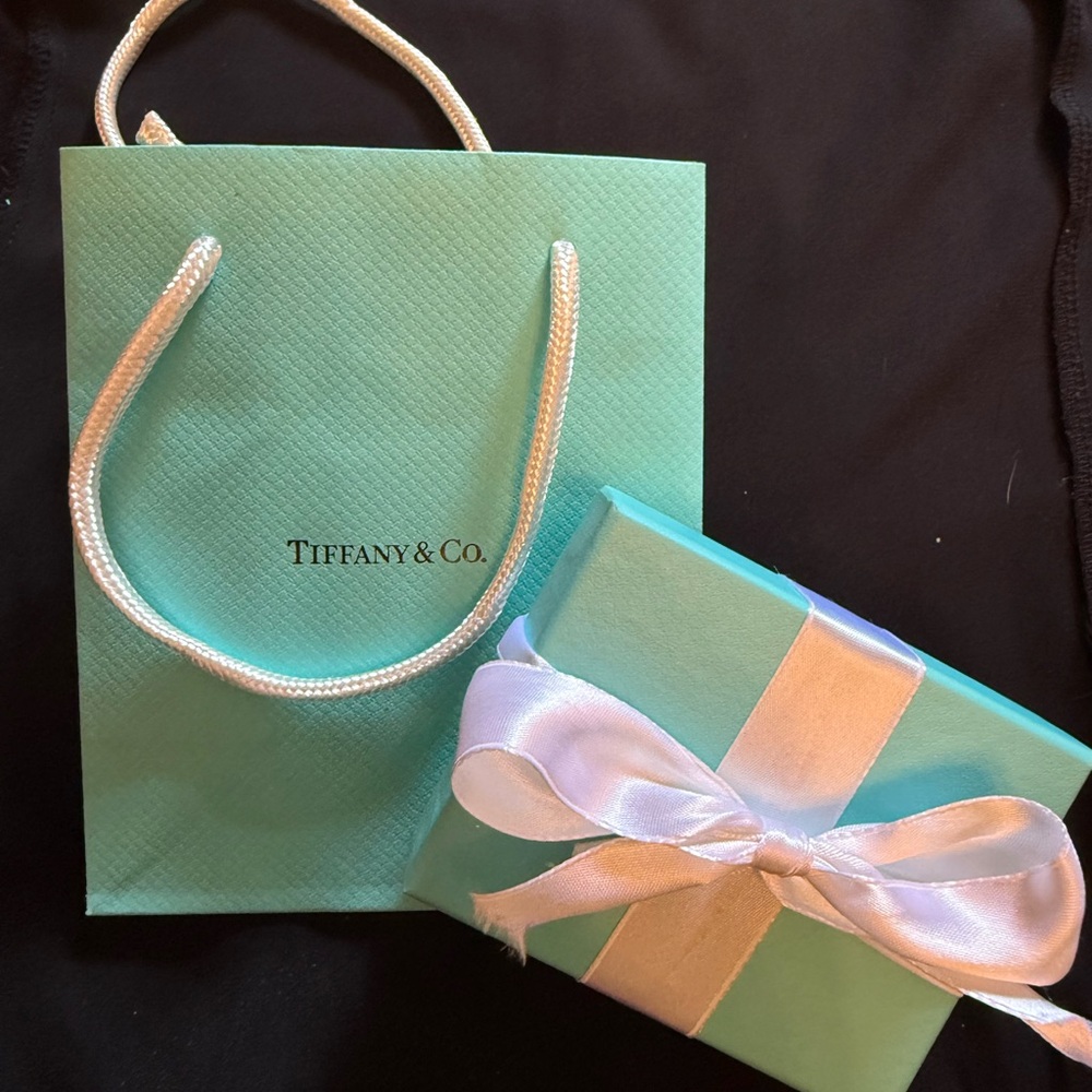 Tiffany & Co. Knot Pendant Necklace - Not in stores/online - Picture 15 of 16